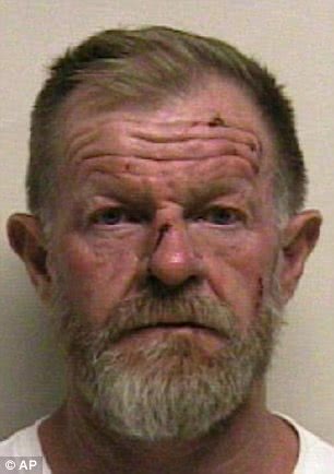 開飛機(jī)撞自己家