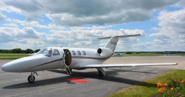 開飛機(jī)撞自己家