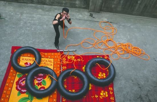 一個鼻孔吹脹輪胎