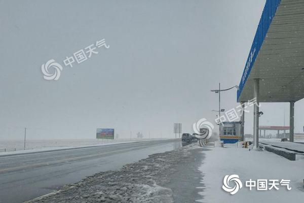 北方秋意正濃 南方還是夏天