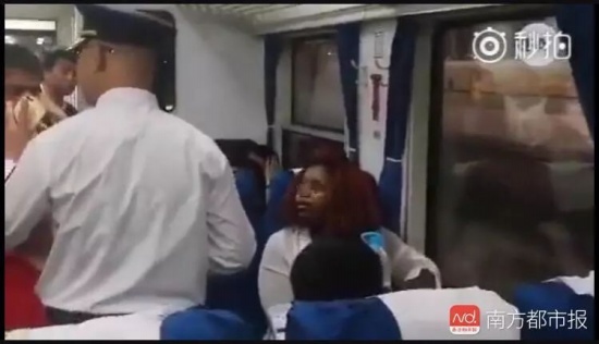 外籍女火車霸座