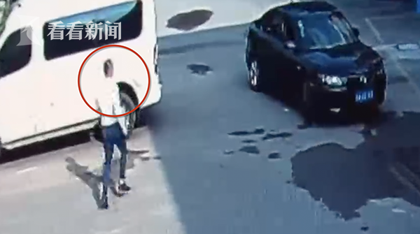 逃犯給朋友做伴郎