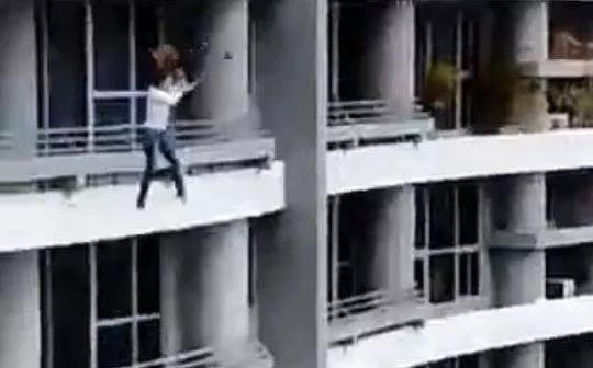 女子陽臺自拍身亡
