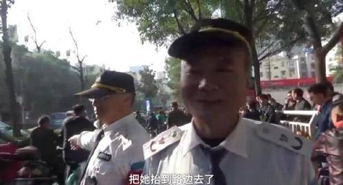 老太碰瓷保時捷被抬走