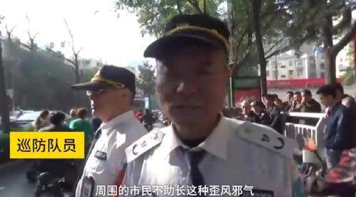 老太碰瓷保時捷被抬走