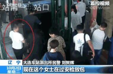 手機拿手上還被偷