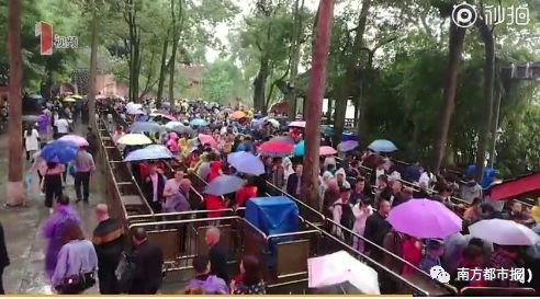 網紅景點堵上熱搜