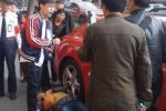 老太碰瓷保時捷被抬走