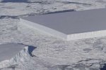 南極驚現(xiàn)桌狀冰山