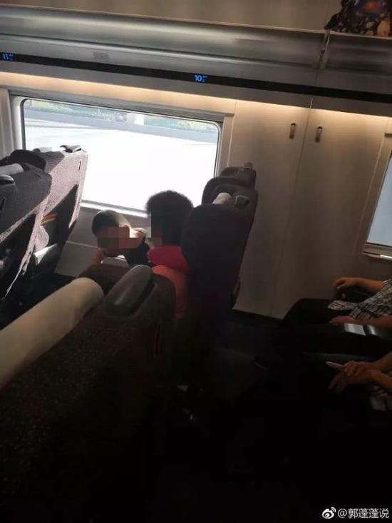 讓男童霸占一等座