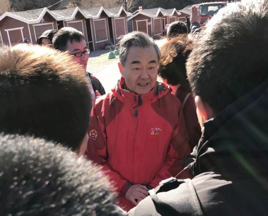 爬山偶遇外交部長王毅