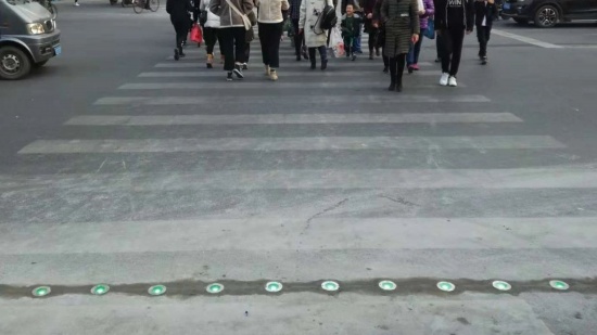 河北設躺式紅綠燈