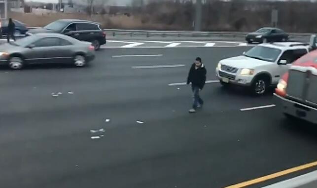 運鈔車撒51萬美元