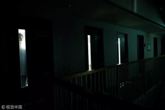 花錢蹲監(jiān)獄放松