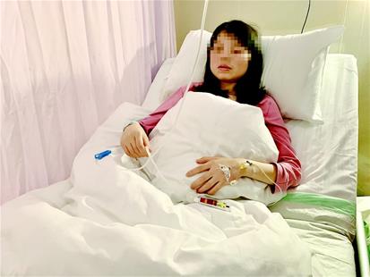 醫生為孕婦涂麝香