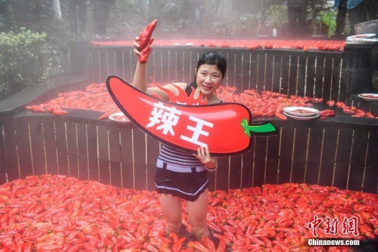 1分鐘吞20個辣椒