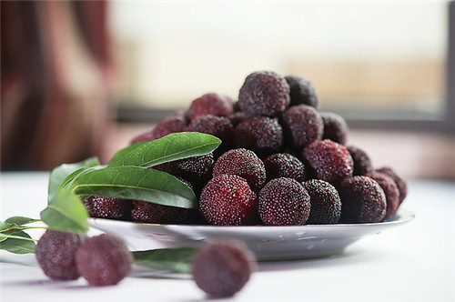 楊梅核最好還是不要吃下去