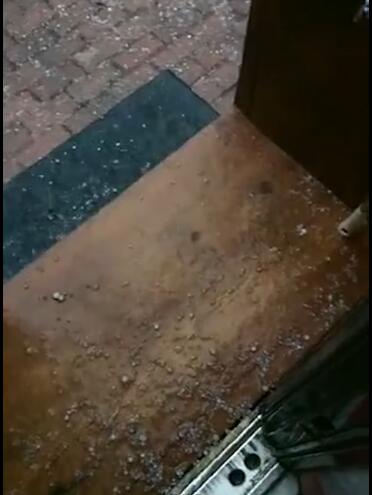 哈爾濱突降暴雨冰雹白天變黑夜