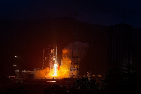 亞太6D衛星發射成功