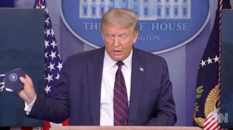 特朗普呼吁美國人戴上口罩