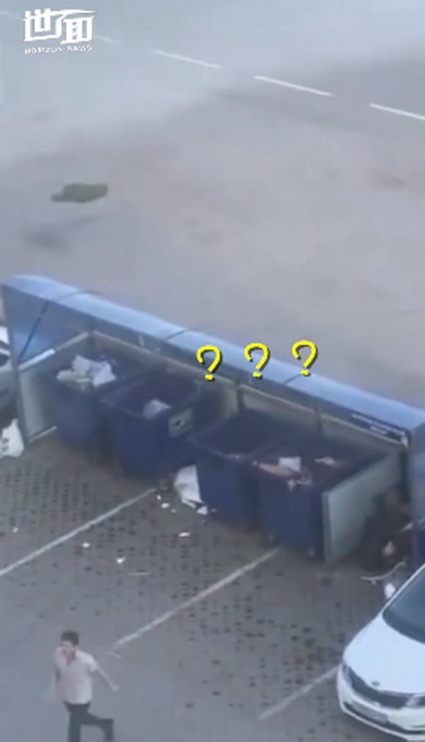 吵架吵不過將女朋友扔垃圾桶