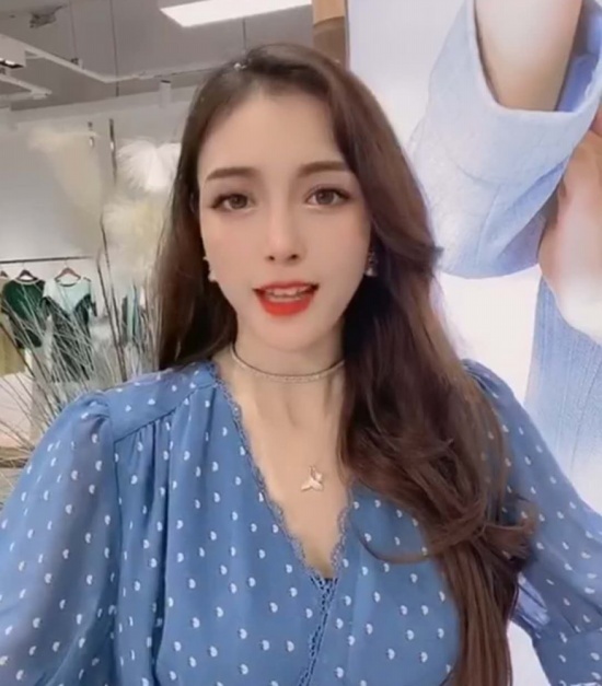 網紅主播直播間賣假貨當場被抓