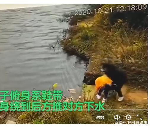 女子系鞋帶被同伴推入水庫