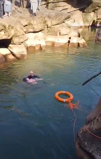 英國駐重慶總領事獲5萬元獎勵