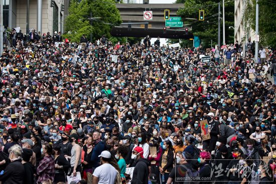 美國新冠疫情單日新增確診病例再創(chuàng)記錄 近24萬例