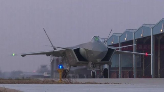 空軍多支英雄部隊列裝殲-20