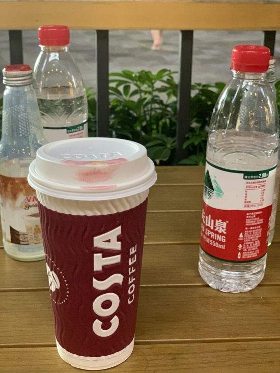 農夫山泉股價年內暴跌40%