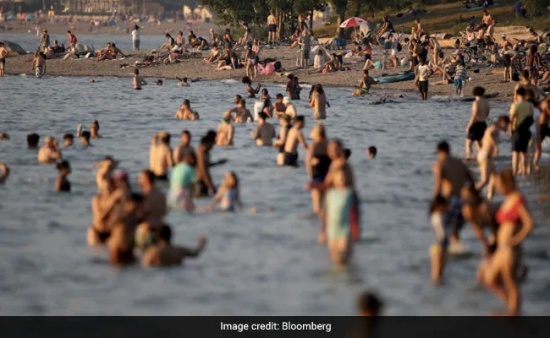 一年中的這個時候,氣溫比平均水平高出約25攝氏度。