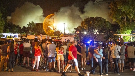 美國倒塌公寓剩余建筑被爆破拆除