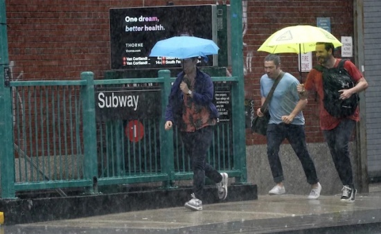 紐約地鐵站被洪水淹沒 艾爾莎風暴影響紐約