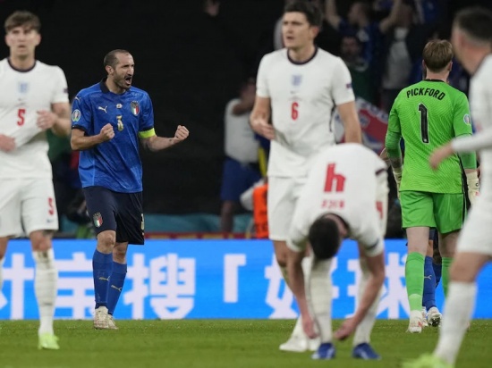 罰丟點球的英格蘭球員遭球迷辱罵 英格蘭有這樣的球迷注定輸