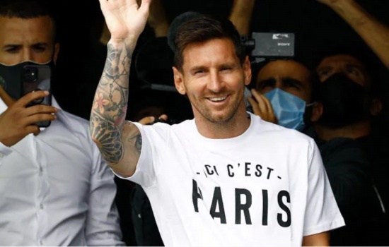 梅西與巴黎圣日耳曼簽訂了為期兩年的合同