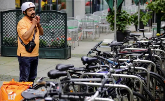 阿富汗前部長(zhǎng)在德國(guó)送外賣(mài)畫(huà)面曝光