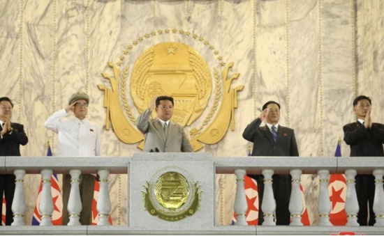 金正恩在朝鮮閱兵式現身