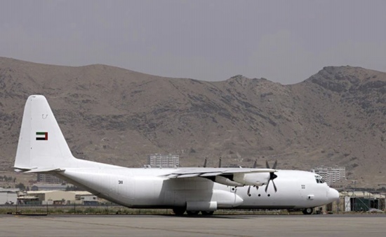 塔利班接管后第一架外國商業(yè)航班降落在喀布爾