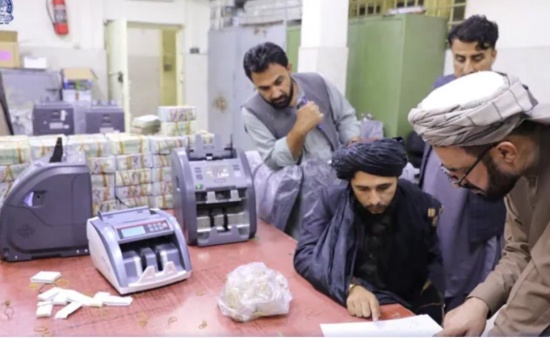 阿富汗因現(xiàn)金短缺而從前官員手中繳獲超過 1200 萬美元