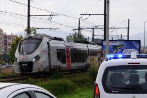 法國(guó)4名移民被火車(chē)撞倒 3人死亡1人受傷