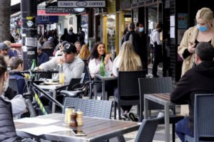 澳大利亞墨爾本在COVID-19封鎖后享受第一個周末