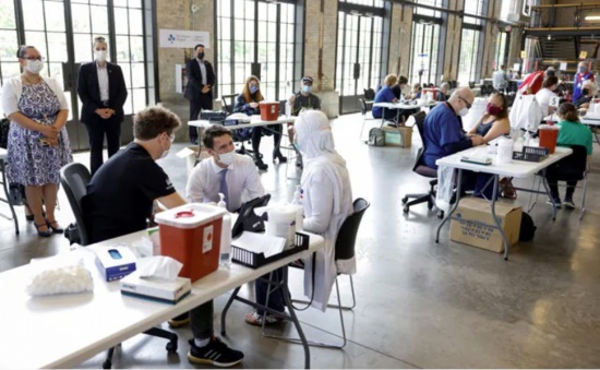 隨著疫苗授權迫在眉睫,加拿大醫療保健部門應對員工短缺問題