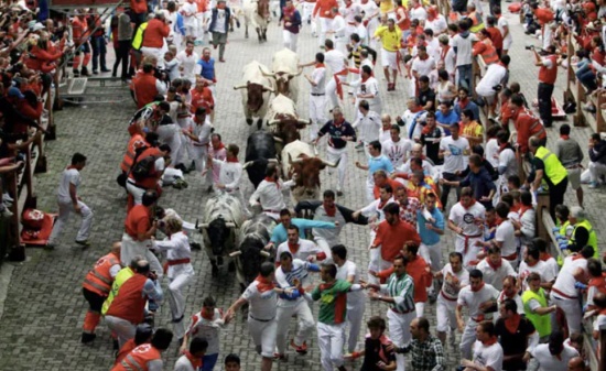 西班牙斗牛節一名55歲男子被公牛襲擊后死亡