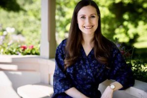 芬蘭總理接觸新冠感染者后泡吧道歉