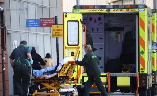 英國單日新增確診病例超過10萬例