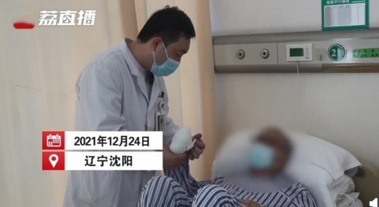 男子冬天醉臥路邊凍掉4根手指