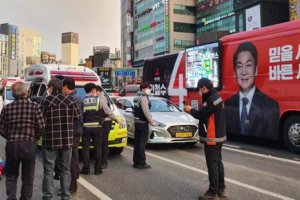 韓總統(tǒng)候選人競(jìng)選車上2人死亡 死因不明