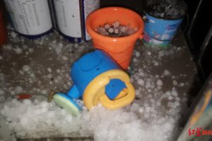 四川安岳13級大風吹走一家三口?官方回應暫無人員傷