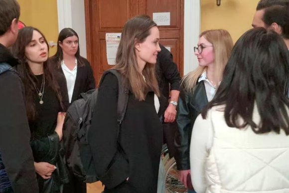 好萊塢女星朱莉訪問利沃夫